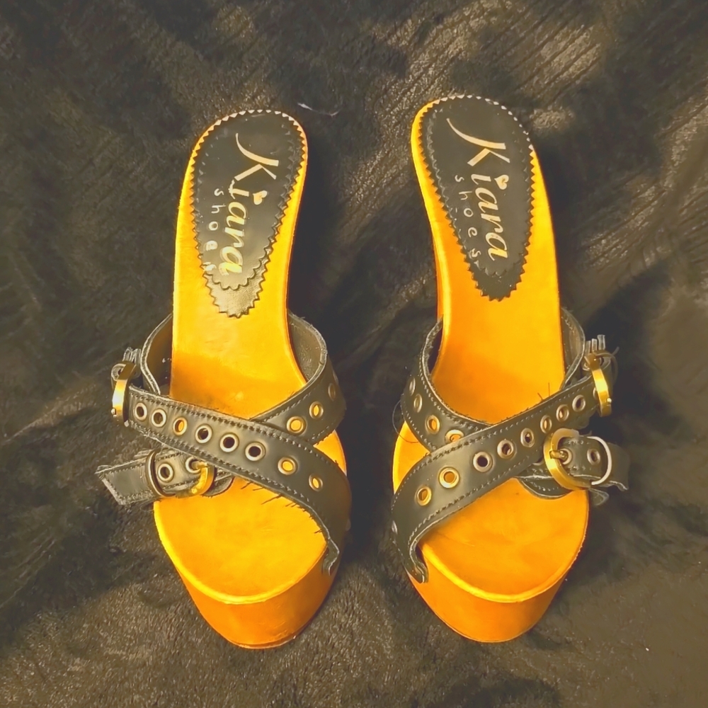 Kiara clogs